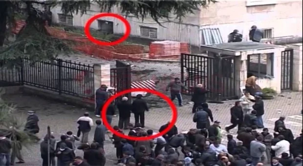 “Deputeti i PS ishte me automatik MP5 në dorë në 21 Janar”, Hoxha zbulon prapaskenat: Kreu i Gardës u godit me grusht..