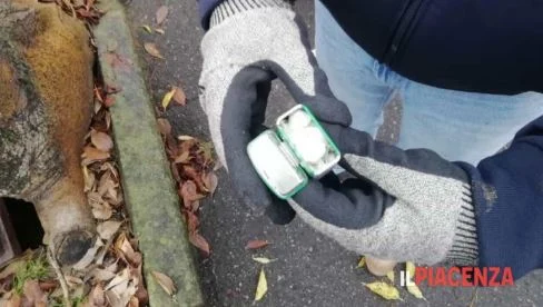 Dërgonte dozat e kokainës derë më derë/ Arrestohet trafikanti shqiptar