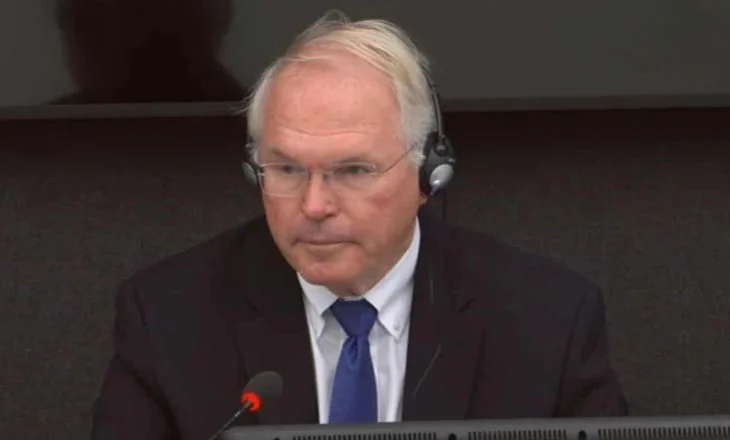 Dëshmia e Christopher Hill: UÇK-ja nuk ishte strukturë me organizim hierarkik, nuk drejtohej nga Thaçi