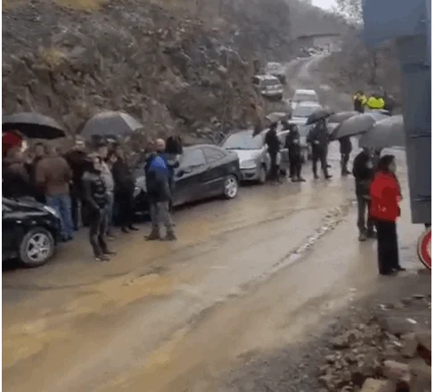 Dështoi takimi i Ministrisë me minatorët: Grevistët vazhdojnë rezistencën paqësore