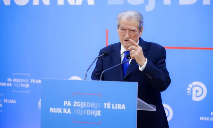 Dështon protesta e opozitës para Kryeministrisë, Sali Berisha braktiset nga militantët, kreu i PD sulmon qeverinë…