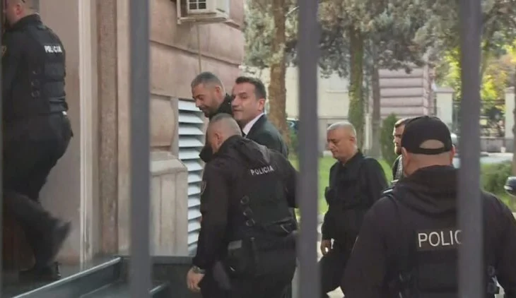 Detaje nga seanca në GJKKO ndaj Erion Veliajt, të pranishëm në gjyq Dumani dhe avokatët e palëve