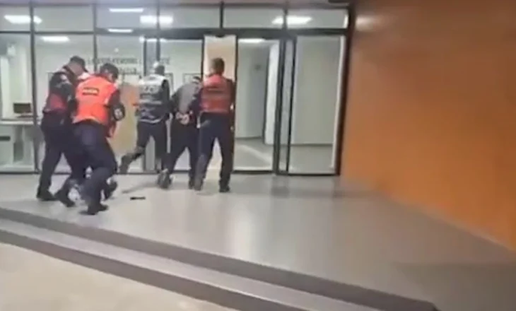 Dhunuan babë e bir pasi i dhanë para me fajde, në pranga 2 të rinj në Elbasan