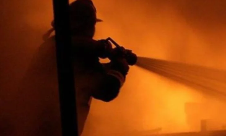 Digjet një lokal në Ksamil, dyshohet për zjarrvënie të qëllimshme