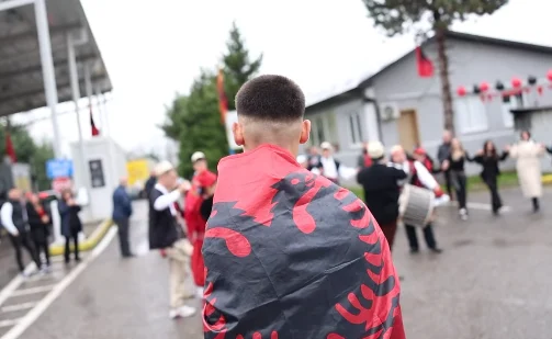 Dita e Pavarësisë/ Rama ndan pamjet: Atmosferë kuqezi! Nga Morina në Kakavijë, pikat doganore u kthyen në skenë gëzimi (VIDEO)