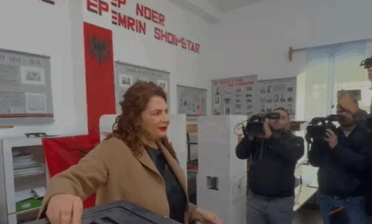 ‘Ditë e shënuar’! Voton kandidatja socialiste në Vlorë, Brunilda Mersini: Pjesëmarrja është shumë e mirë