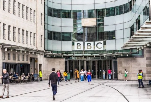 Dorëhiqet anëtari i bordit drejtues të BBC/ Shkak, probleme të qeverisjes së korporatës