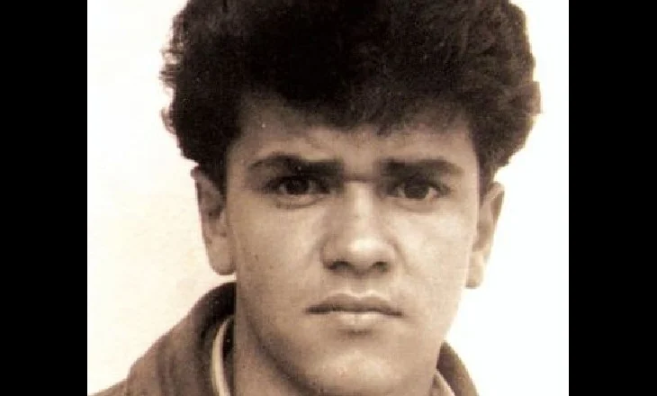 Dosjet e diktaturës: Robert Ndrenikës iu arratis vëllai, Agim Qirjaqi- i divorcuar, Reshat Arbana- komunist…