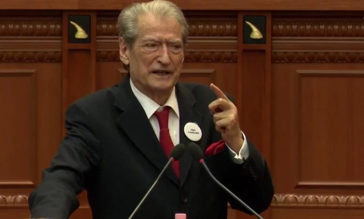 “Dosjet janë sa mali i Dajtit”/ Berisha tregon historinë me ish-punonjësin:Bleu ‘Benz’ të ri të blinduar, Rama e pyet..