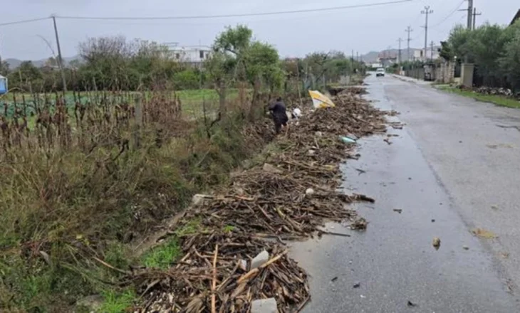 Drejt përmirësimit situata në Durrës, banorët vijojnë më pastrimin e shtëpive dhe kanaleve