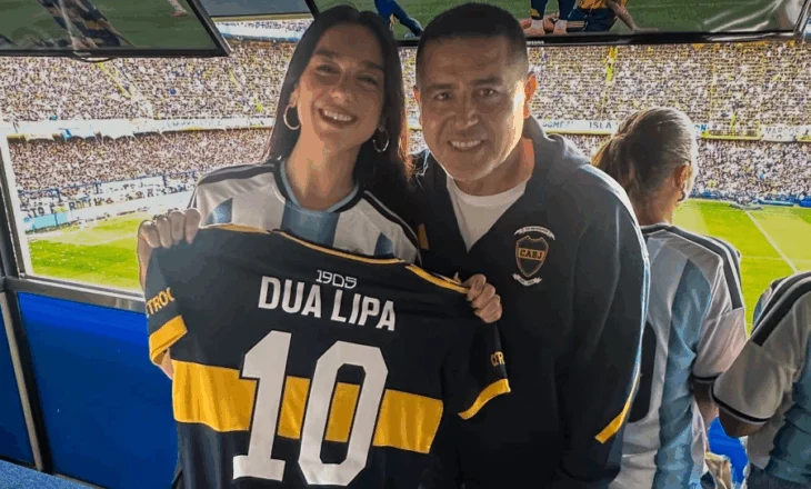 Dua Lipa pozon me fanellën e Argjentinës, bën tifo për River Plate në “Superclásico”
