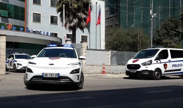 Durrës/ Qarkullonte me armë zjarri, arrestohet