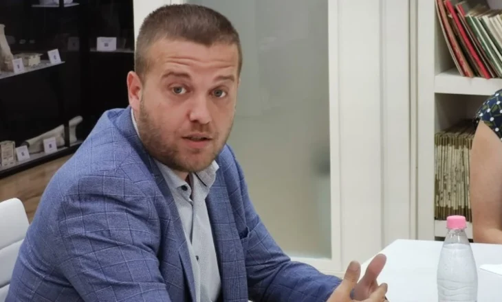 Dy gazetarë shqiptarë ‘non grata’ në Greqi, deputeti socialist kërkon listën e personave të ndaluar në kufi