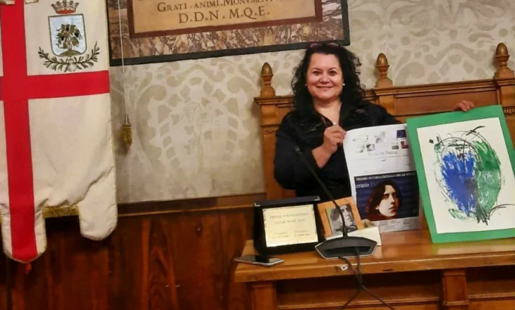 Dy shqiptarë nderohen me çmimin e njohur ndërkombëtar “Oscar Wilde”