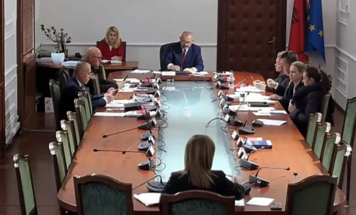 E kërkon Kushtetuesja, ndryshon hetimi parlamentar/ Mazhoranca do ndryshime më të mëdha, PD kundër