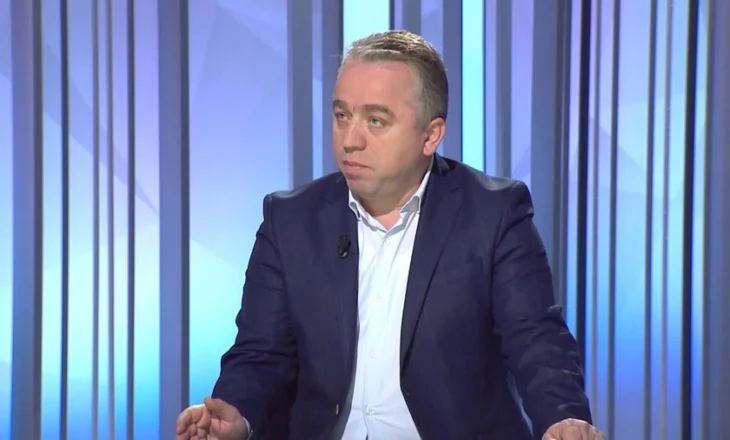 “E organizon aksionin në varësi të thirrjeve të SPAK”/ ‘Mini-protesta’ e Berishës, Krasniqi: PD s’bën politikë