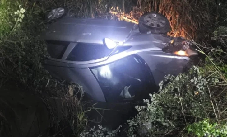 E premtja përgjak rrugët/ Kamioni përplas makinën në autostradën Tiranë-Durrës, vetura përmbyset në kanal (Detaje)