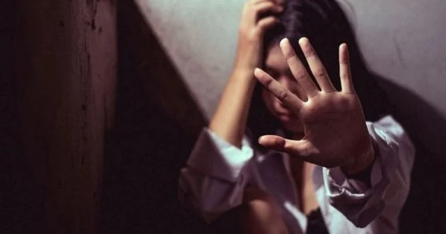 E rëndë në Greqi/ 14-vjeçarja shqiptare shtatzënë pëson abort pas dhunës nga e ëma