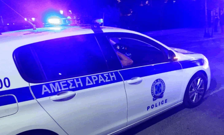 E rëndë në Greqi/ Gjendet trupi i një burri i djegur dhe i prangosur brenda në makinë