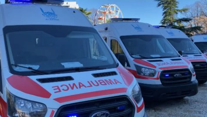 E rëndë në Greqi, makina me emigrantë përmbyset në rrugë, një i vdekur dhe disa të plagosur