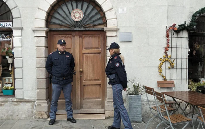 E rëndë në Itali, nëna vret fëmijën e saj 9-vjeçar. Gjykata ia besoi babait pas divorcit, gruaja kundërshtoi vendimin