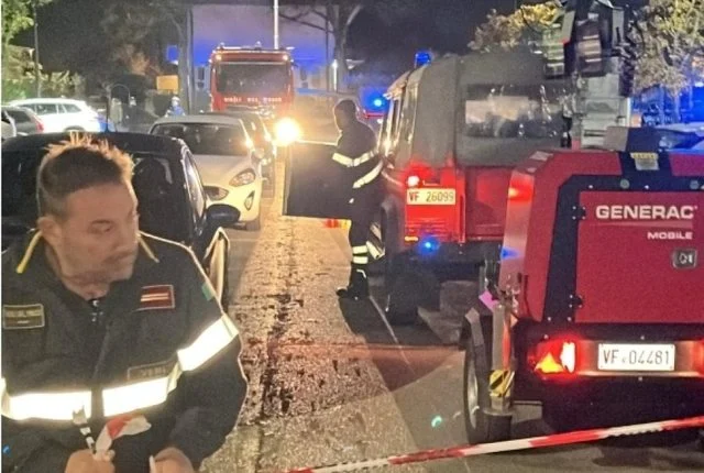 E rëndë/ Përleshje me thika dhe armë zjarri mes bandave shqiptare, raportohet për tre persona të plagosur