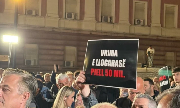 “E sotmja s’ishte protestë”, deputeti demokrat ‘shigjeton’ Berishën: Parlamentin e “zbritëm” në bulevard