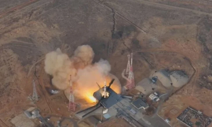 Ekuipazhi amerikano-rus nis me sukses misionin me anijen kozmike Soyuz