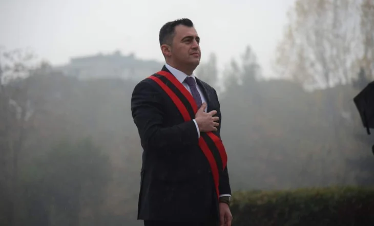 Elbasan/ 81-vjetori i Çlirimit të Atdheut, ceremoni solemne në varrezat e Dëshmorëve