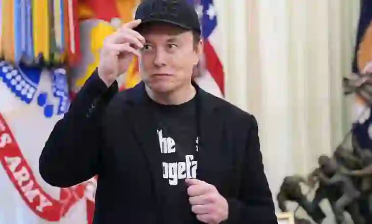 Elon Musk i përgjigjet Billie Eilish pasi ajo e quajt “e mjerë”