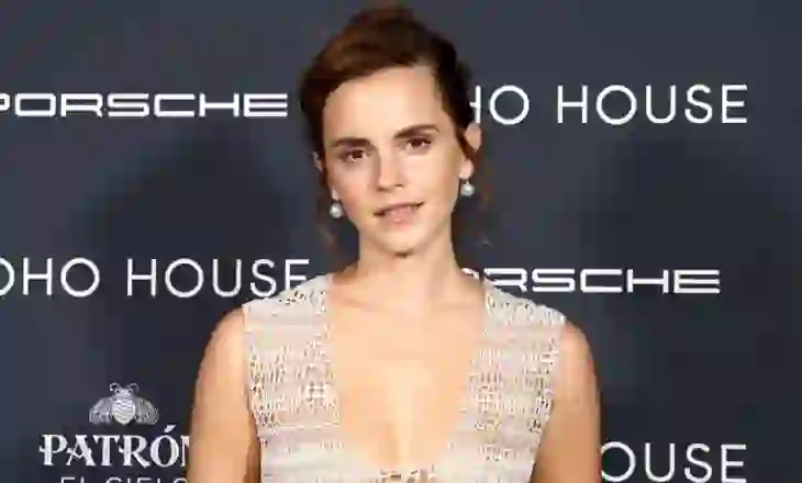 Emma Watson pranon se ndjehet në siklet me një skenë të zhveshjes nga filmi i vitit 2012
