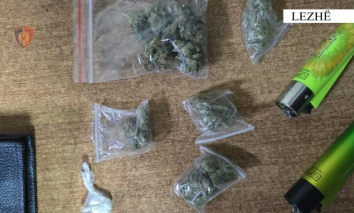 EMRAT/ Shisnin kanabis dhe kokainë, kapen në flagrancë 3 persona në Lezhë, mes tyre 1 i mitur