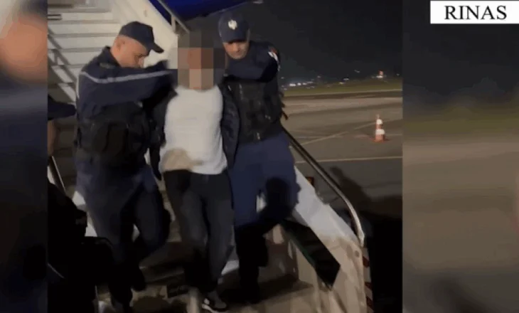 EMRI/ Në kërkim ndërkombëtar për trafik ldroge, ekstradohet nga Italia në Shqipëri 31-vjeçari