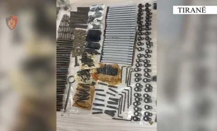 Emri /Përdorte taksinë për të furnizuar grupet kriminale me armë dhe drogë, arrestohet në flagrancë 46-vjeçari në Tiranë