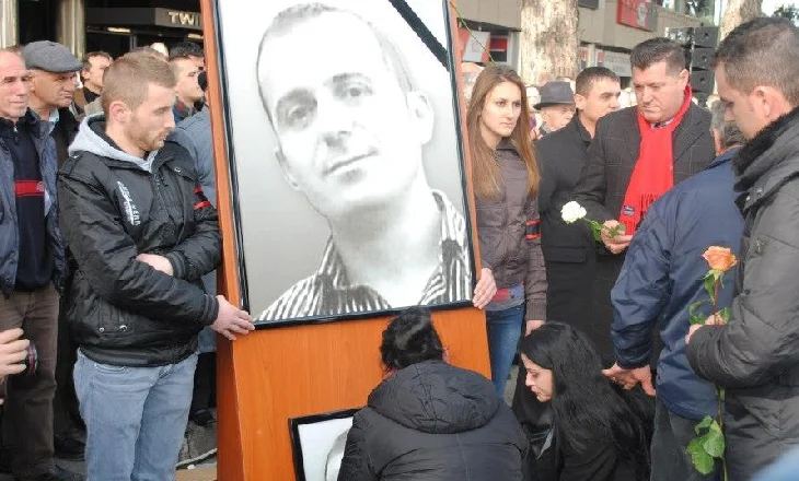 “Është bërë masakër me provat”, avokati: Vrasja e Aleks Nikës nuk ka qenë nga pakujdesia