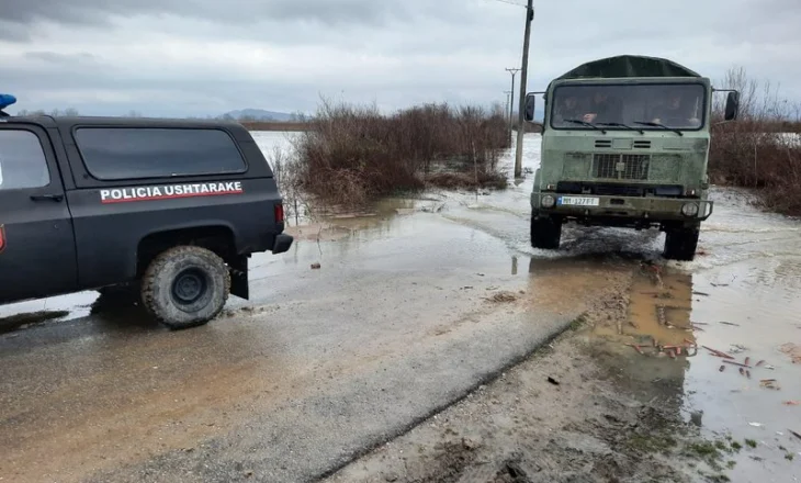 Evakuime, rrugë të bllokuara dhe zona pa energji/ Situata e fundit nga moti i keq