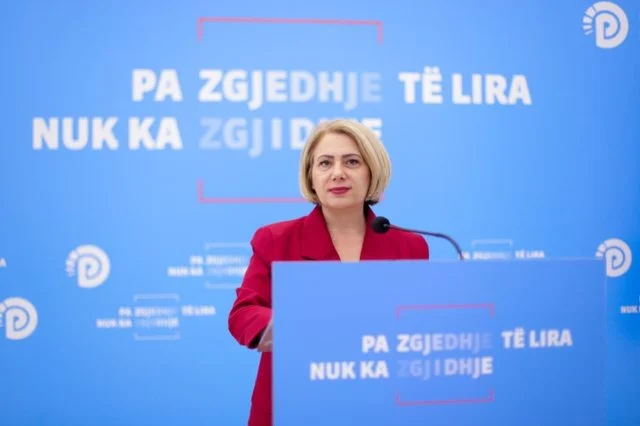 “Fabrikë diplomash të pavlefshme me bekimin e Ministrisë”/ PD, denoncon hapur: Qindra studentë në pamundësi për…