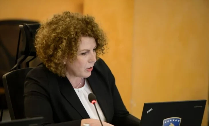 “Fajin e ka lufta”/ Prokuroria e mori të pandehur, reagon ministrja : Sulm ndaj qeverisë…