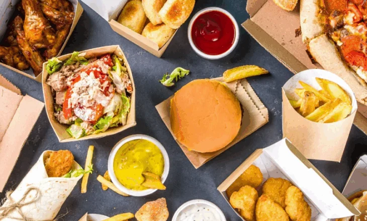 ‘Fast-Food-i’ në krizë identiteti: Nga hamburgerët e yndyrshëm te menuja gourmet, pa gluten dhe me bazë bimore