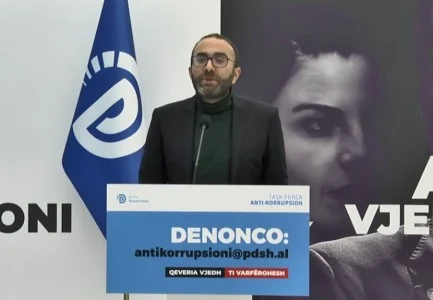 “Fati i saj, i përcaktuar”/ Balluku e pezulluar nga detyra, Bardhi: E ka ulur në gjunjë dhe e shantazhon, zyrtarisht…