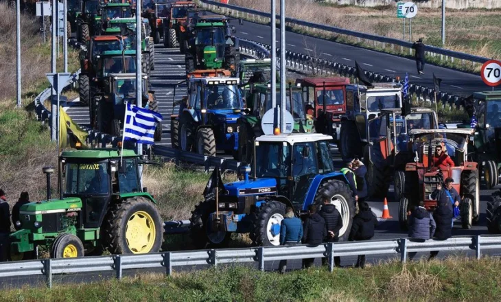 Fermerët grekë në protestë, policia paralajmëron qytetarët: Aksi Kakavijë–Janinë bllokohet të dielën