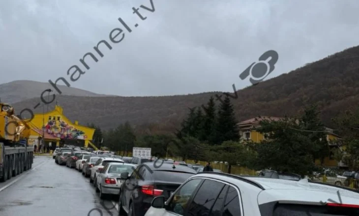 Festa e Pavarësisë dhe ditët e pushimeve, fluks në doganën e Kapshticës, shqiptarët festojnë në shtetin fqinj