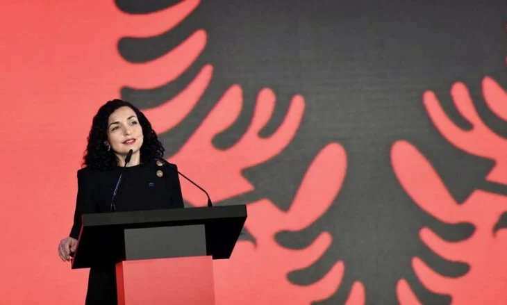 Festa e Pavarësisë/ Presidentja Osmani uron 28 Nëntorin: Historia jonë është shkruar me gjak