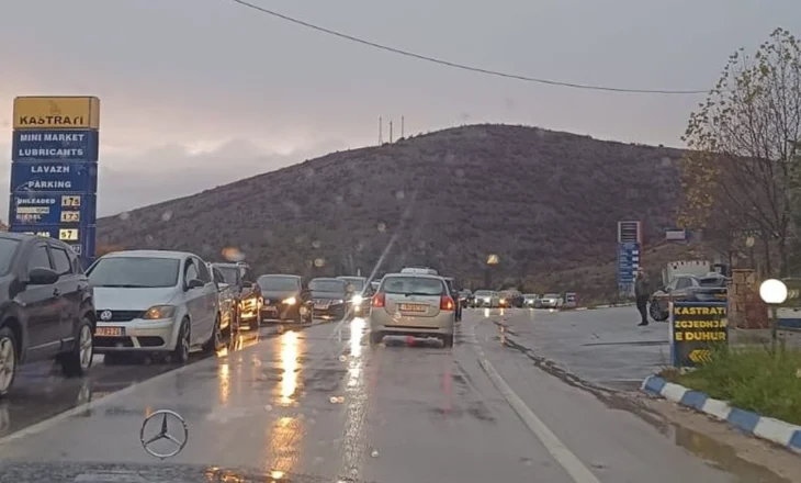 Festat 28-29 Nëntori/ Fluks i lartë në Kapshticë, po punohet me sportele të shtuara