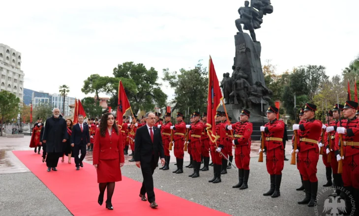 Festohet 113 vjetori i Pavarësisë, në Vlorë zhvillohet ceremonia e ngritjes së flamurit