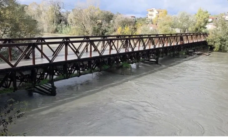 Fier – Autoritetet raportojnë stabilizim të situatës hidrologjike; prurjet e lumenjve janë ulur dhe nuk ka probleme në terren