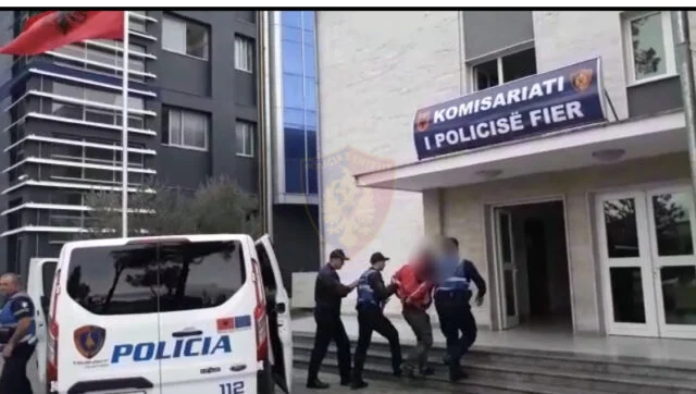 Fier/ Policia ndalon të kërkuarin dhe arreston drejtues motomjeti në gjendje të dehur, procedohen penalisht tre shtetas për vepra të ndryshme penale