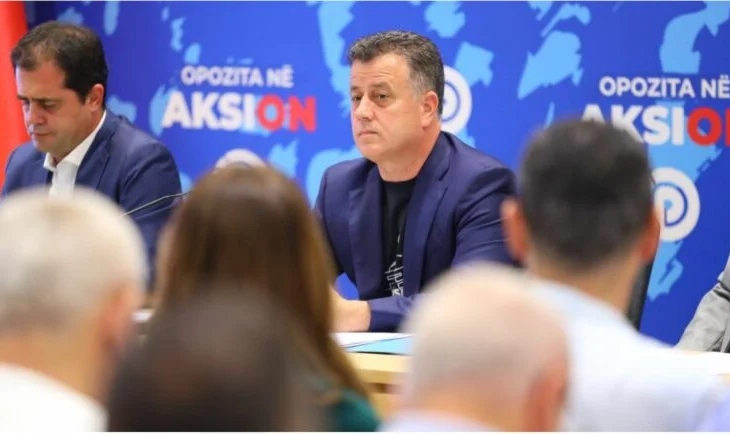 Flamur Noka sms deputetëve të PD: Paguani nga 100 euro në muaj