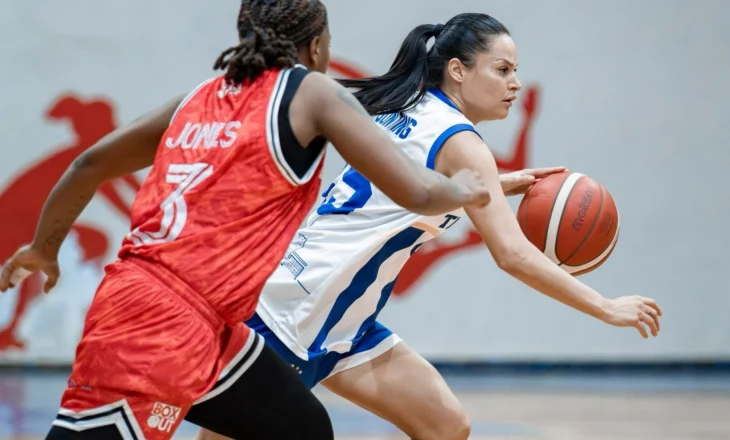 Flamurtari nuk njeh rivalë, shpartallon Tiranën dhe komandon kampionatin