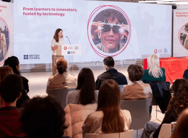 Fondacioni Vodafone dhe British Council prezantojnë Platformën e Parë Kombëtare Dixhitale, për Edukimin në Shqipëri